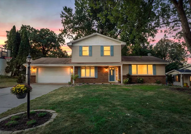 Photo 2 of Single family home for sale at 7181 Steepleview Rd, Woodbury, MN 55125 | MLS# 7131336 | Listing updated on 2026-09-14