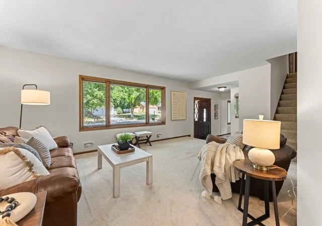 Photo 4 of Single family home for sale at 7181 Steepleview Rd, Woodbury, MN 55125 | MLS# 7131336 | Listing updated on 2026-09-14