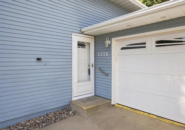 Photo 3 of Sale Pending at 2728 29th Ave S, Moorhead, MN 56560 | MLS# 7131345 | Listing updated on 2026-09-12