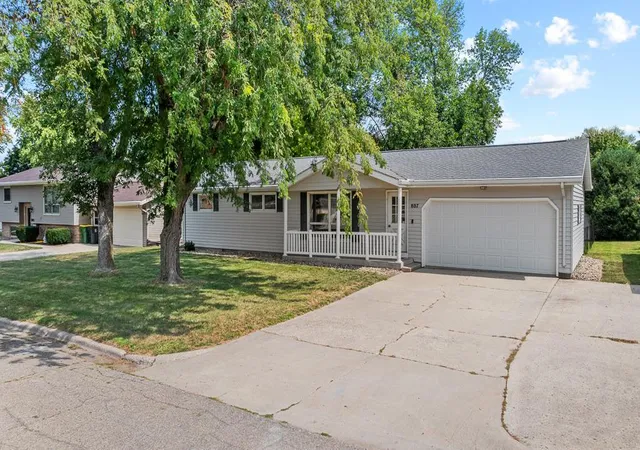 Photo 1 of Single family home for sale at 807 Hackberry Dr, Marshall, MN 56258 | MLS# 7131364 | Listing updated on 2026-09-14
