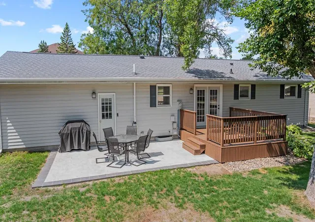 Photo 2 of Single family home for sale at 807 Hackberry Dr, Marshall, MN 56258 | MLS# 7131364 | Listing updated on 2026-09-14