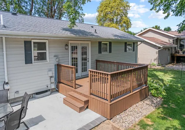 Photo 3 of Single family home for sale at 807 Hackberry Dr, Marshall, MN 56258 | MLS# 7131364 | Listing updated on 2026-09-14