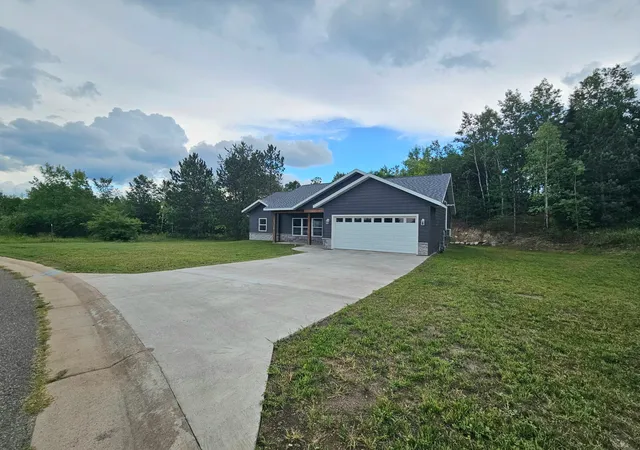 Photo 2 of Single family home for sale at 912 Carter Circle, Eveleth, MN 55734 | MLS# 7131414 | Listing updated on 2026-10-01