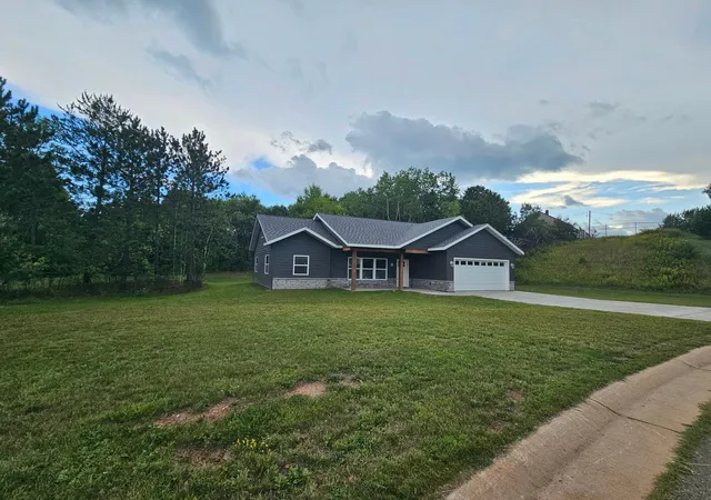 Photo 3 of Single family home for sale at 912 Carter Circle, Eveleth, MN 55734 | MLS# 7131414 | Listing updated on 2026-10-01