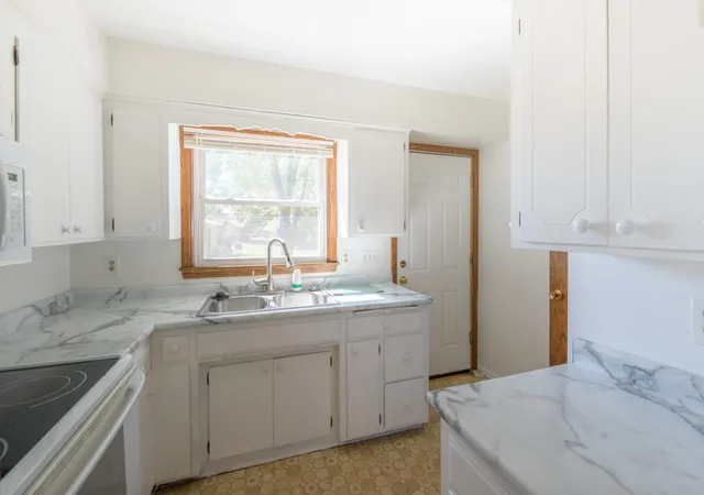 Photo 3 of House for sale at 9522 Pleasant Ave S, Bloomington, MN 55420 | MLS# 7131567 | Listing updated on 2026-09-22