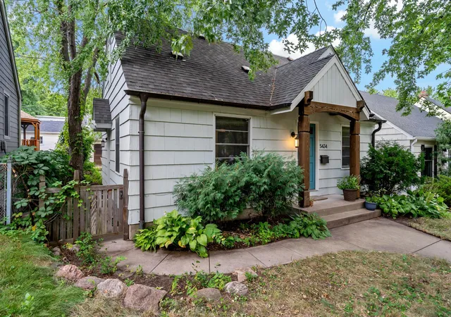 Photo 2 of Single family home for sale at 5434 Vincent Ave S, Minneapolis, MN 55410 | MLS# 7131720 | Listing updated on 2026-09-11