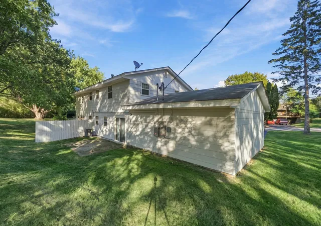 Photo 4 of House for sale at 6980 Alpine Trl, Eden Prairie, MN 55346 | MLS# 7131778 | Listing updated on 2026-09-14