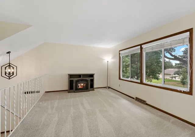 Photo 4 of Single family home for sale at 582 Clover Leaf Pkwy Ne, Blaine, MN 55434 | MLS# 7131784 | Listing updated on 2026-09-14