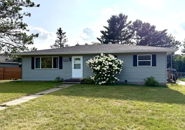 Photo 1 of Single family home for sale at 915 Ne 7th Avenue, Grand Rapids, MN 55744 | MLS# 7131887 | Listing updated on 2026-09-14