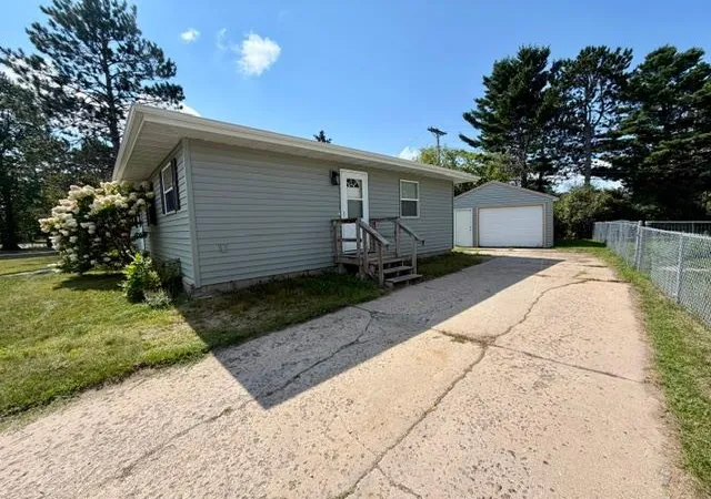 Photo 2 of Single family home for sale at 915 Ne 7th Avenue, Grand Rapids, MN 55744 | MLS# 7131887 | Listing updated on 2026-09-14