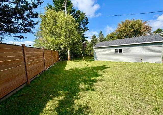 Photo 3 of Single family home for sale at 915 Ne 7th Avenue, Grand Rapids, MN 55744 | MLS# 7131887 | Listing updated on 2026-09-14