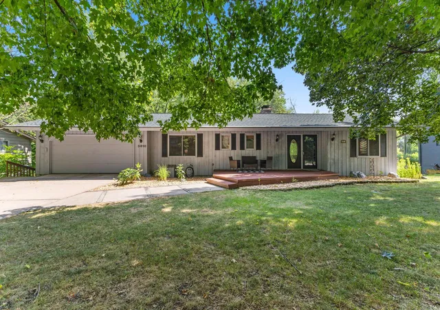 Photo 1 of Single family home for sale at 3810 Bassett Creek Dr, Golden Valley, MN 55422 | MLS# 7131975 | Listing updated on 2026-09-15