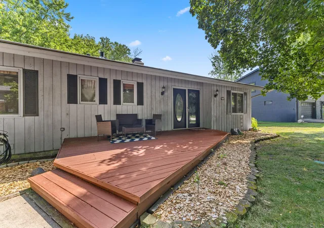 Photo 2 of Single family home for sale at 3810 Bassett Creek Dr, Golden Valley, MN 55422 | MLS# 7131975 | Listing updated on 2026-09-15