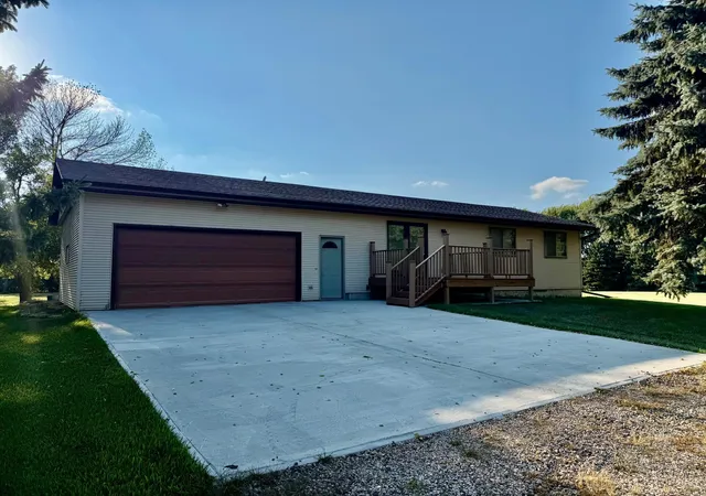 Photo 1 of Single family home for sale at 27661 Town Ave, Worthington, MN 56187 | MLS# 7132077 | Listing updated on 2026-09-14