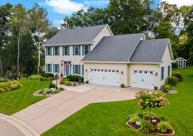 Photo 2 of Single family home for sale at 1215 Thorene Pl, Stillwater, MN 55082 | MLS# 7132110 | Listing updated on 2026-09-22