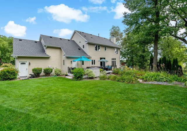 Photo 3 of Single family home for sale at 1215 Thorene Pl, Stillwater, MN 55082 | MLS# 7132110 | Listing updated on 2026-09-22