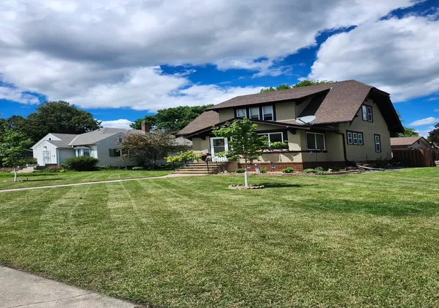 Photo 3 of Single family home for sale at 19 1st Ave Ne, Fairfax, MN 55332 | MLS# 7132146 | Listing updated on 2026-09-14