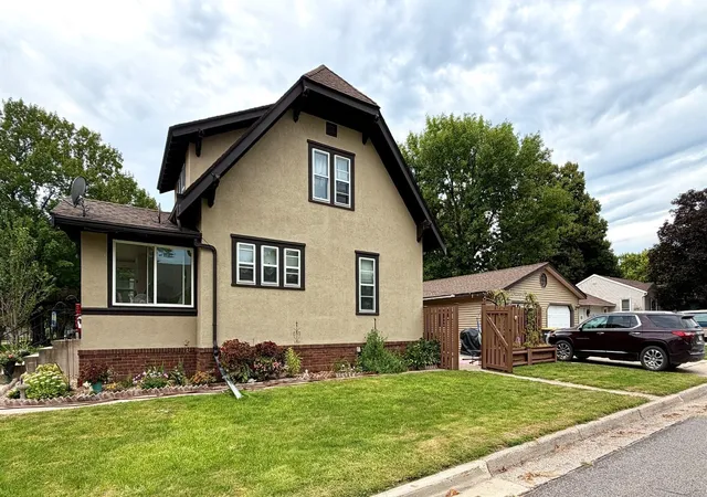 Photo 3 of Single family home for sale at 19 1St Ave Ne, Fairfax, MN 55332 | MLS# 7132146 | Listing updated on 2026-09-14