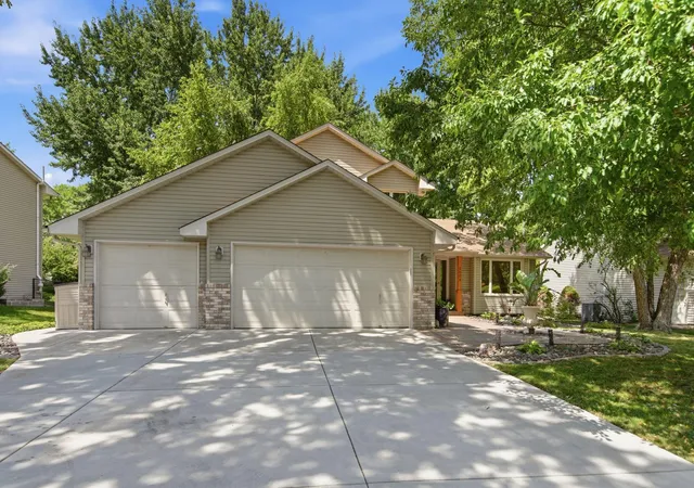 Photo 1 of Single family home for sale at 5604 Lone Oak Dr, Savage, MN 55378 | MLS# 7132159 | Listing updated on 2026-09-11