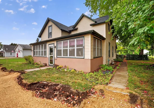 Photo 2 of Single family home for sale at 808 N Garden St, Lake City, MN 55041 | MLS# 7132176 | Listing updated on 2026-09-14