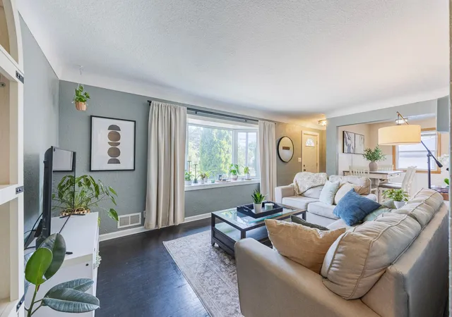 Photo 2 of Sale Pending at 1607 Southview Blvd, South Saint Paul, MN 55075 | MLS# 7132184 | Listing updated on 2026-09-29