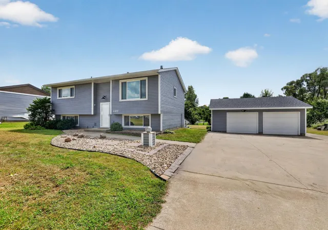 Photo 2 of Single family home for sale at 4466 Maple St Se, Rochester, MN 55904 | MLS# 7132321 | Listing updated on 2026-09-21