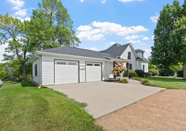 Photo 3 of Sale Pending at 9431 County Road 13 Se, Delano, MN 55328 | MLS# 7132364 | Listing updated on 2026-09-15