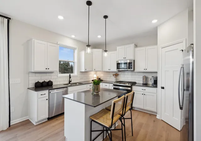 Photo 4 of Single family home for sale at 320 Watkins Glen Ct, Chaska, MN 55318 | MLS# 7132510 | Listing updated on 2026-09-14