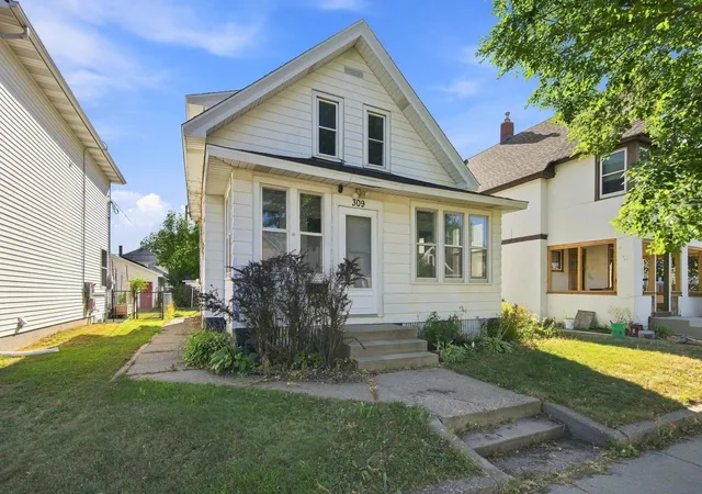 Photo 2 of Single family home for sale at 309 4th Ave S, South Saint Paul, MN 55075 | MLS# 7132524 | Listing updated on 2026-09-11