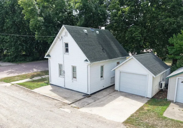Photo 2 of Single family home for sale at 838 7th St, Westbrook, MN 56183 | MLS# 7132614 | Listing updated on 2026-09-09