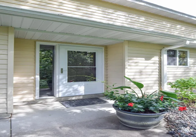 Photo 2 of Single family home for sale at 1010 18th Avenue Se, Forest Lake, MN 55025 | MLS# 7132677 | Listing updated on 2026-09-15