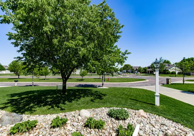Photo 3 of Single family home for sale at 2516 Rose Creek Pkwy S, Fargo, ND 58104 | MLS# 7132713 | Listing updated on 2026-09-25