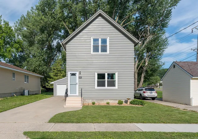 Photo 1 of Single family home for sale at 1041 Quincy St, North Mankato, MN 56003 | MLS# 7132727 | Listing updated on 2026-09-14