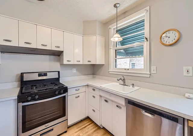 Photo 4 of Sale Pending at 3527 Dupont Ave S #3, Minneapolis, MN 55408 | MLS# 7132793 | Listing updated on 2026-09-12