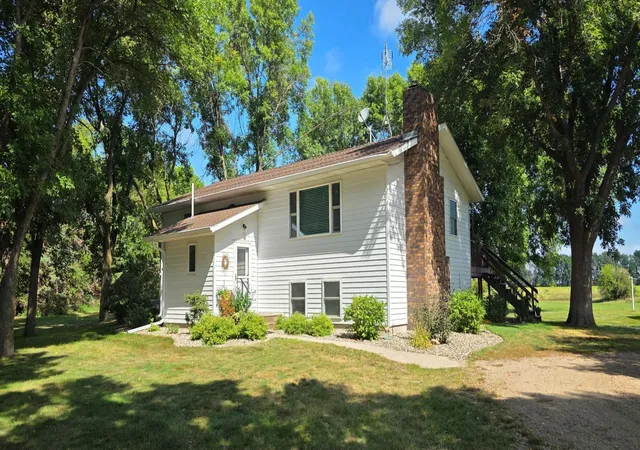 Photo 2 of Single family home for sale at 30977 350th St, Redwood Falls, MN 56283 | MLS# 7132806 | Listing updated on 2026-10-07