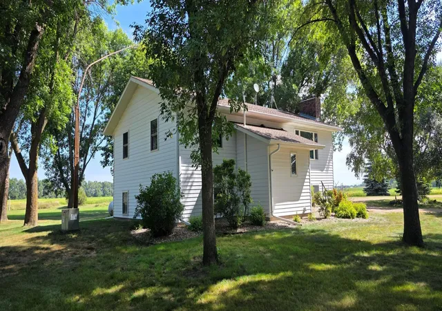 Photo 3 of Single family home for sale at 30977 350th St, Redwood Falls, MN 56283 | MLS# 7132806 | Listing updated on 2026-10-07