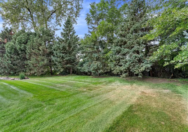 Photo 2 of Single family home for sale at 339 Summer Pl E, Maplewood, MN 55117 | MLS# 7132881 | Listing updated on 2026-10-20
