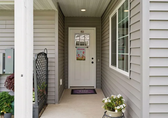 Photo 3 of Single family home for sale at 323 Geneva Ln, Maple Lake, MN 55358 | MLS# 7132948 | Listing updated on 2026-09-14