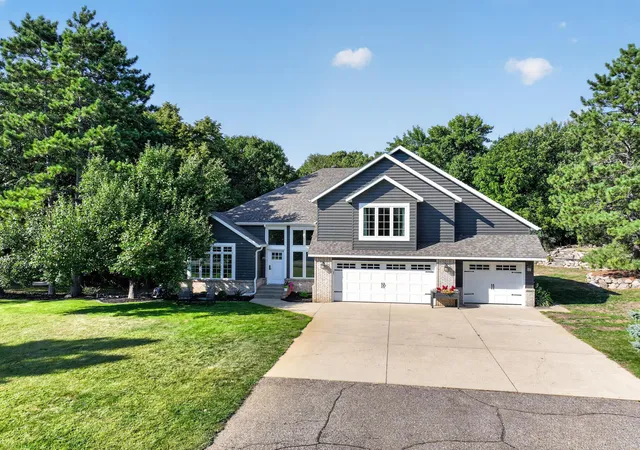 Photo 1 of Single family home for sale at 3203 Sundance Cir Nw, Alexandria, MN 56308 | MLS# 7133036 | Listing updated on 2026-09-30