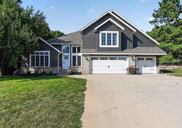 Photo 3 of Single family home for sale at 3203 Sundance Cir NW, Alexandria, MN 56308 | MLS# 7133036 | Listing updated on 2026-09-30
