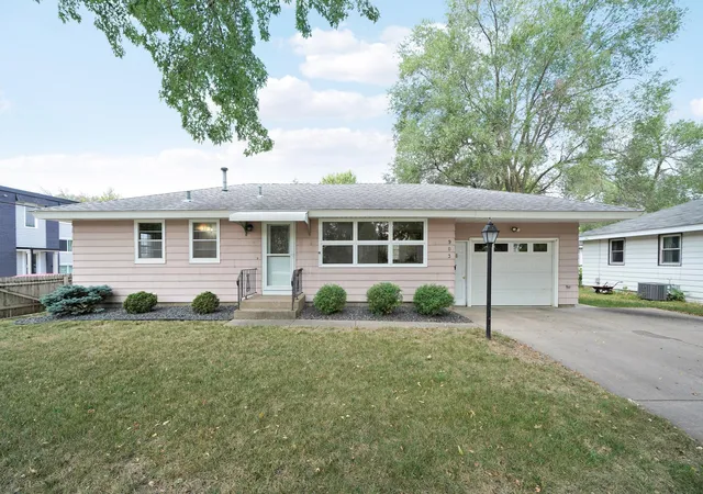 Photo 1 of Single family home for sale at 903 Parallel St, Chaska, MN 55318 | MLS# 7133039 | Listing updated on 2026-10-08