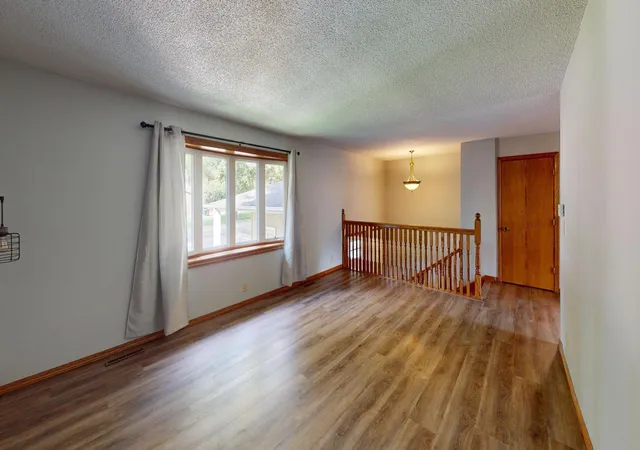 Photo 3 of Sale Pending at 1605 Canary Dr, Albert Lea, MN 56007 | MLS# 7133119 | Listing updated on 2026-10-01