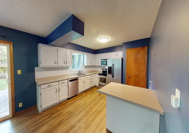 Photo 4 of Sale Pending at 1605 Canary Dr, Albert Lea, MN 56007 | MLS# 7133119 | Listing updated on 2026-10-01