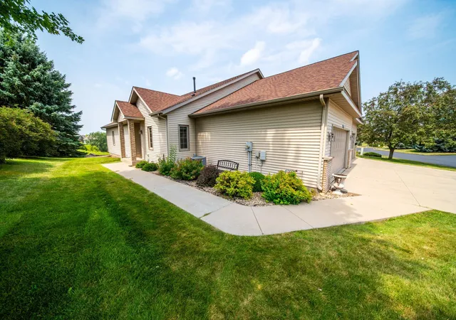 Photo 2 of Single family home for sale at 2862 Century Ct Ne, Rochester, MN 55906 | MLS# 7133145 | Listing updated on 2026-09-11