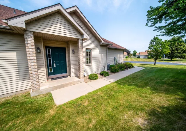 Photo 3 of Single family home for sale at 2862 Century Ct NE, Rochester, MN 55906 | MLS# 7133145 | Listing updated on 2026-09-11