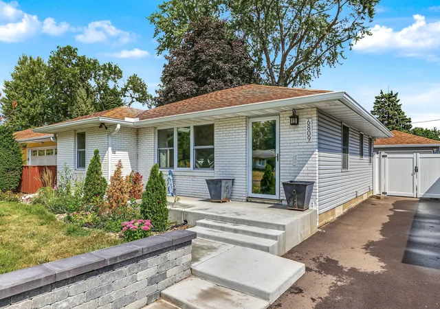 Photo 4 of Single family home for sale at 6809 5th Avenue S, Minneapolis, MN 55423 | MLS# 7133147 | Listing updated on 2026-09-15