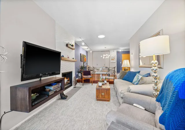 Photo 2 of Sale Pending at 4820 Park Commons Dr #319, Saint Louis Park, MN 55416 | MLS# 7133171 | Listing updated on 2026-09-27