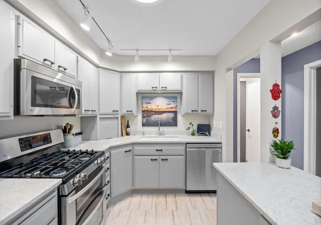Photo 3 of Sale Pending at 4820 Park Commons Dr #319, Saint Louis Park, MN 55416 | MLS# 7133171 | Listing updated on 2026-09-27