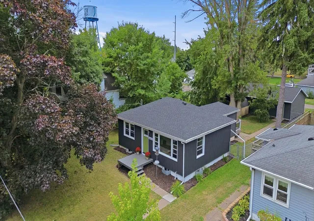 Photo 3 of Sale Pending at 30620 N Lakes Trl, Lindstrom, MN 55045 | MLS# 7133595 | Listing updated on 2026-09-10