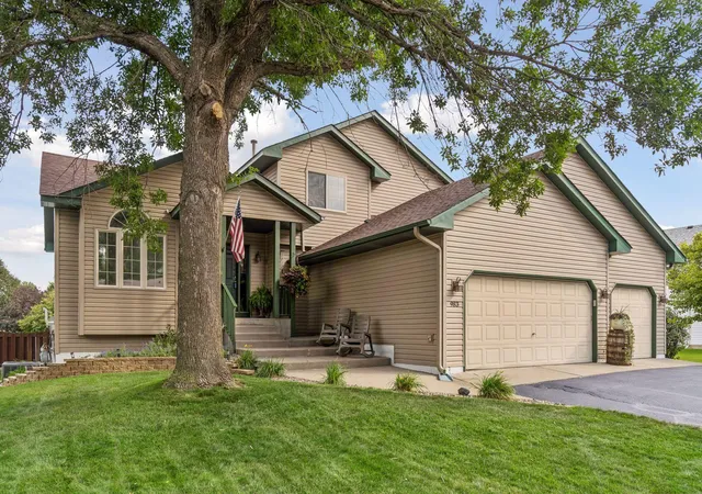 Photo 3 of Single family home for sale at 983 114Th Ave Ne, Blaine, MN 55434 | MLS# 7133691 | Listing updated on 2026-09-11